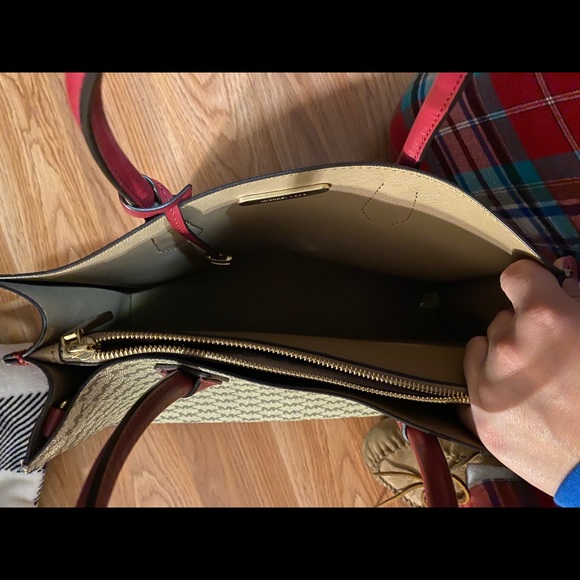 Michael Kors Handbag - Picture 6 of 8